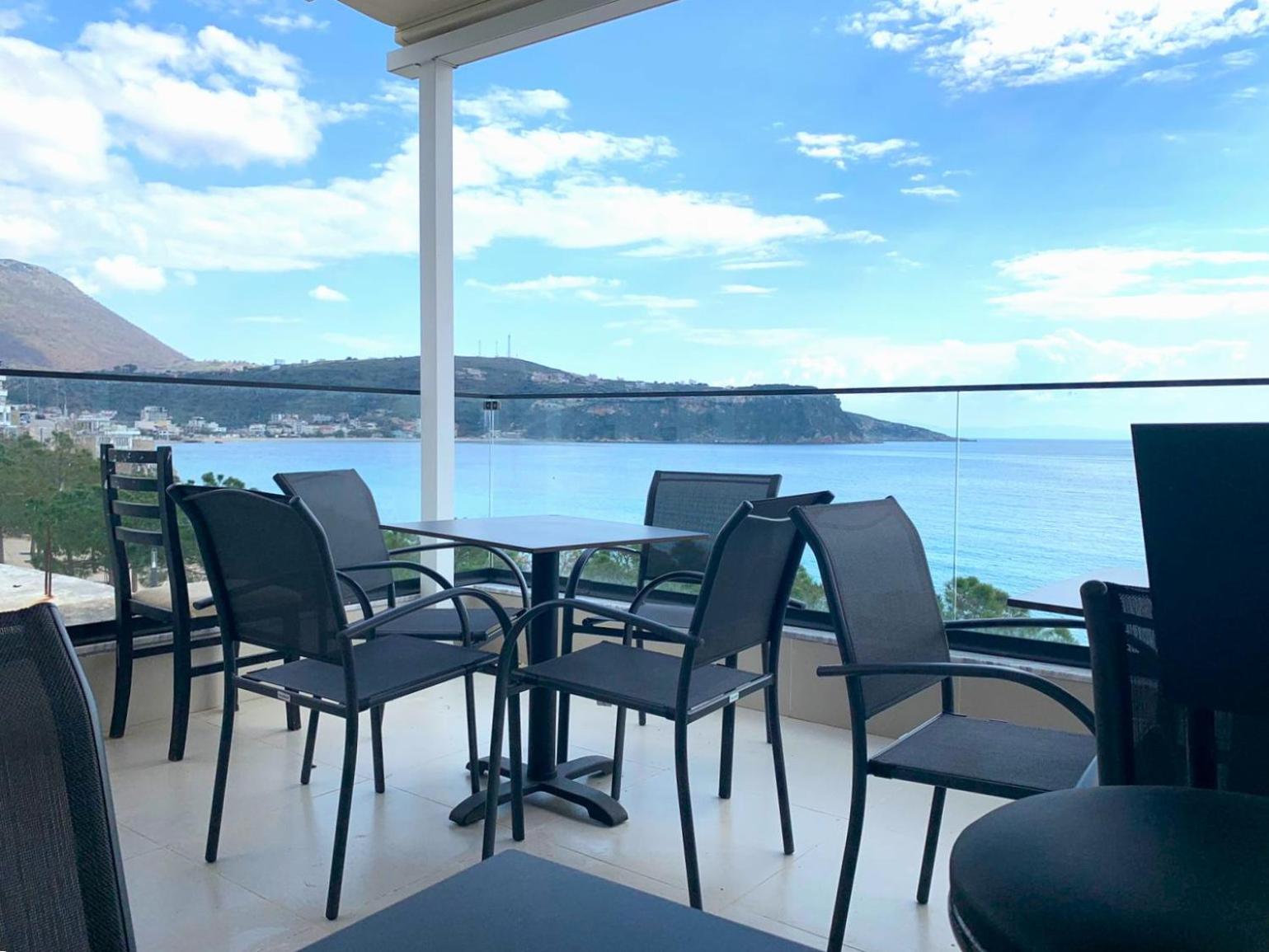 Mateo Hostel Himare Bagian luar foto
