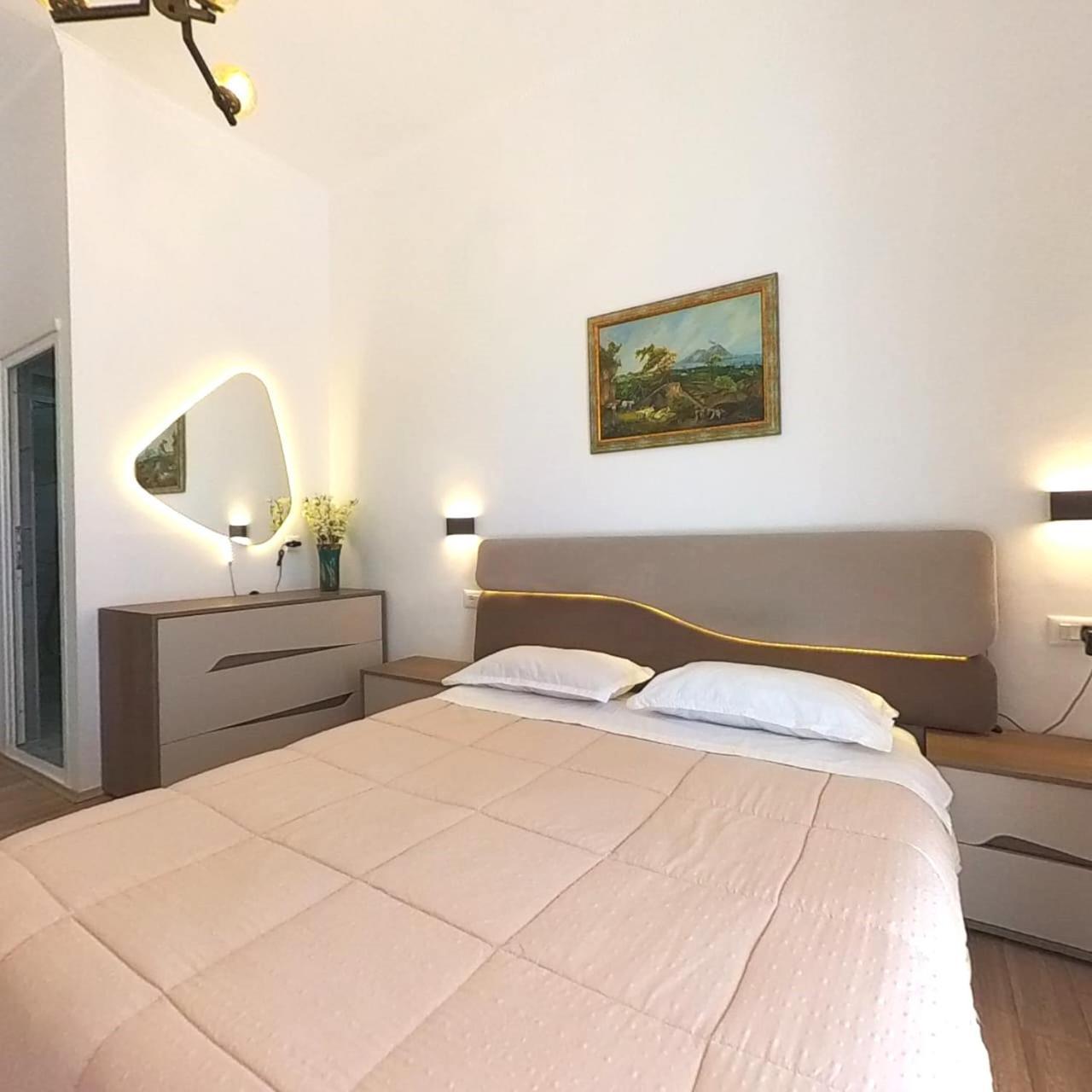 Mateo Hostel Himare Bagian luar foto